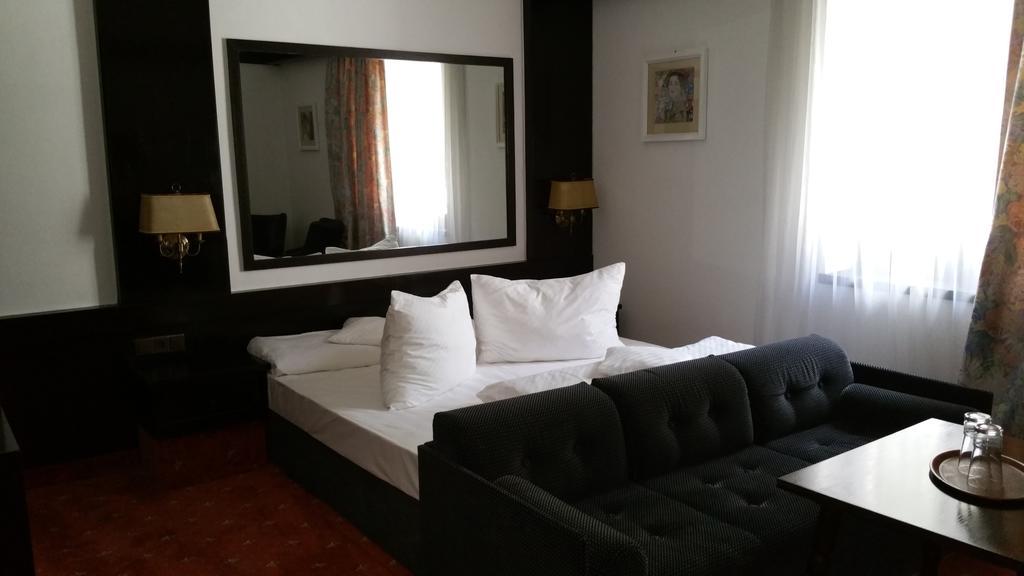 Hotel Conacul Balta Albă Zewnętrze zdjęcie